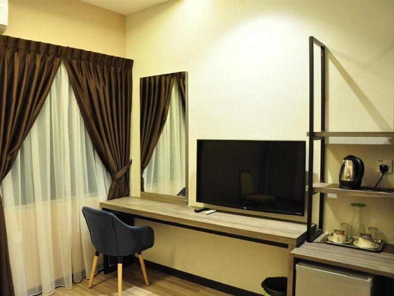 Frazel Inn Hotel Parit Buntar Exteriör bild