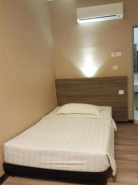 Frazel Inn Hotel Parit Buntar Exteriör bild