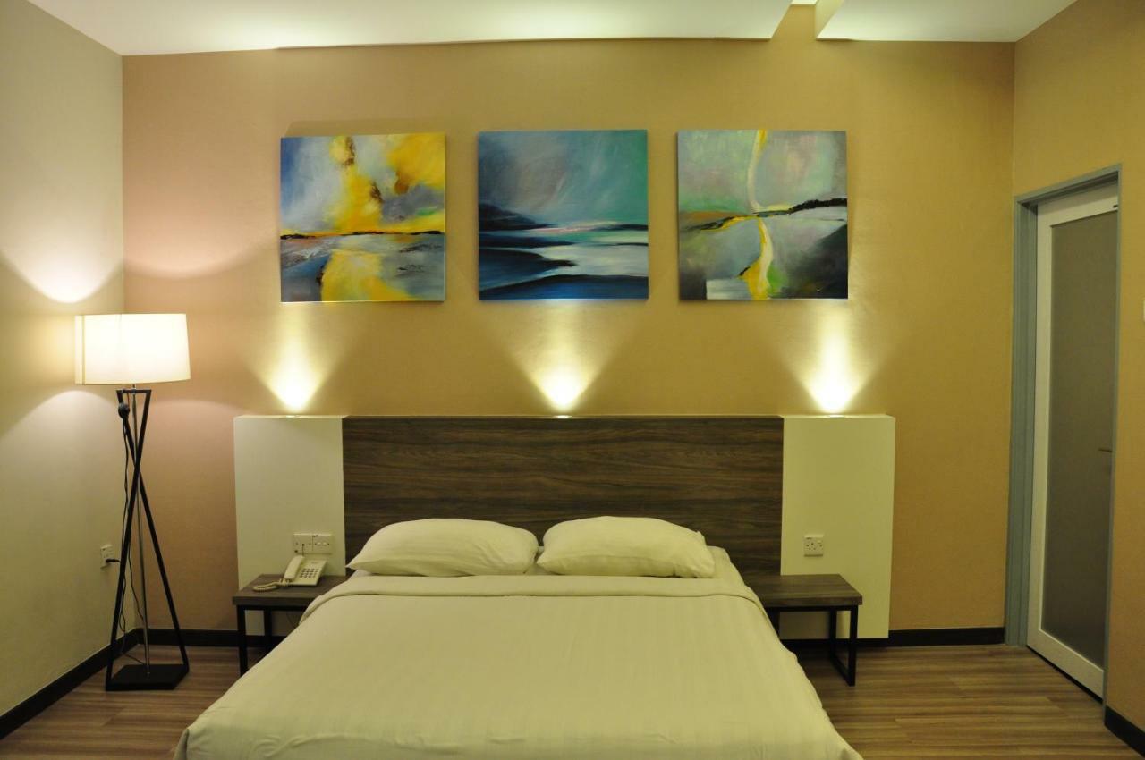 Frazel Inn Hotel Parit Buntar Exteriör bild