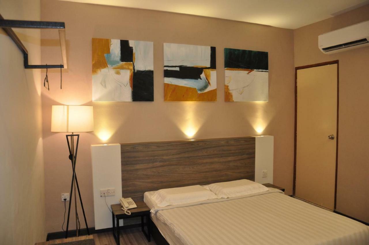 Frazel Inn Hotel Parit Buntar Exteriör bild