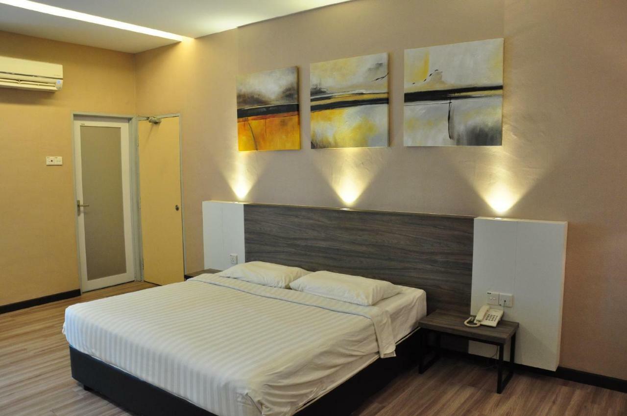 Frazel Inn Hotel Parit Buntar Exteriör bild
