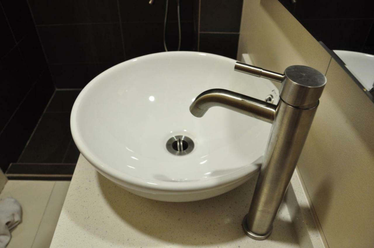 Frazel Inn Hotel Parit Buntar Exteriör bild