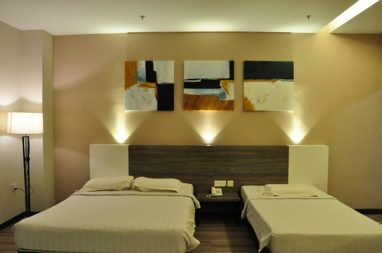Frazel Inn Hotel Parit Buntar Exteriör bild