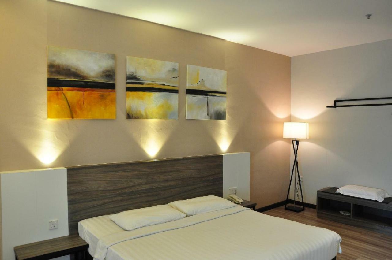 Frazel Inn Hotel Parit Buntar Exteriör bild
