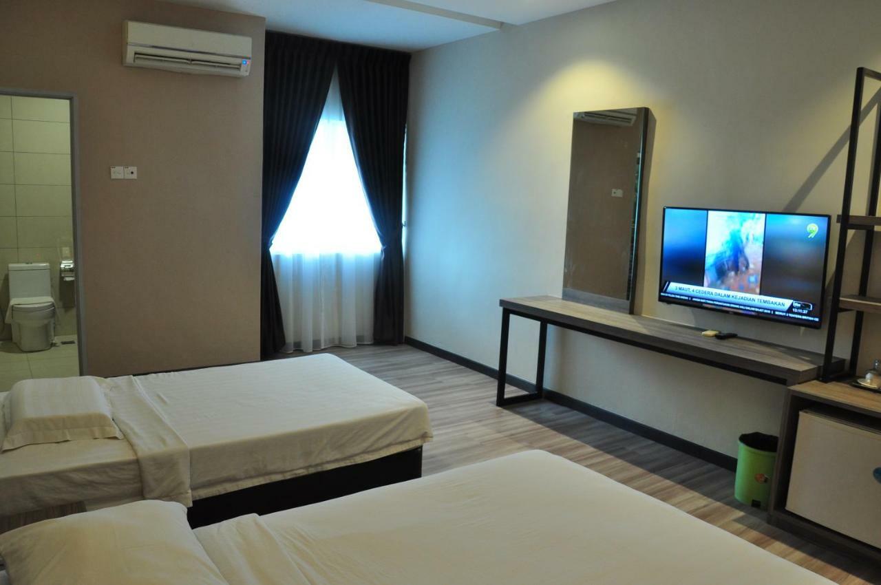 Frazel Inn Hotel Parit Buntar Exteriör bild
