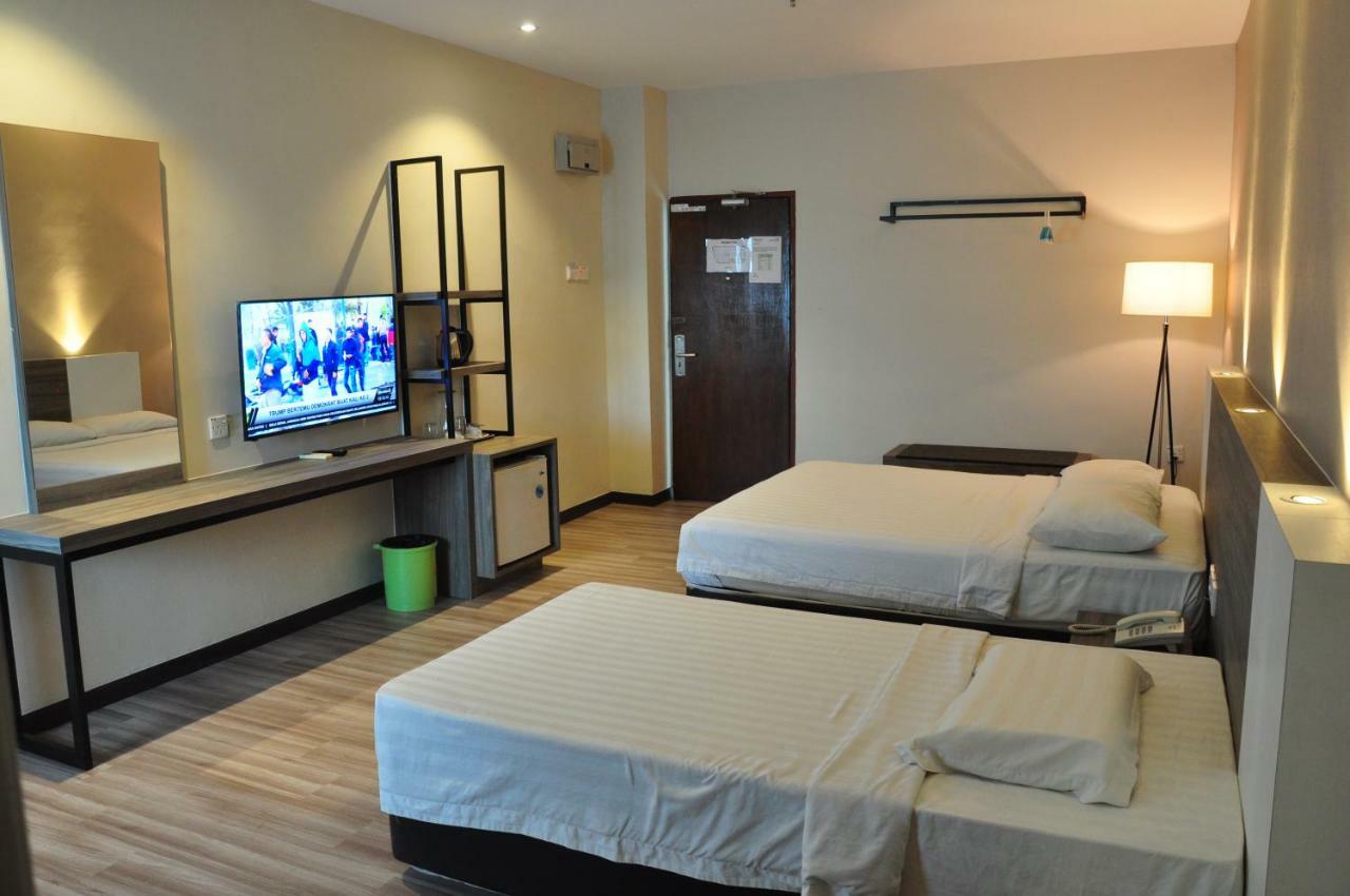 Frazel Inn Hotel Parit Buntar Exteriör bild