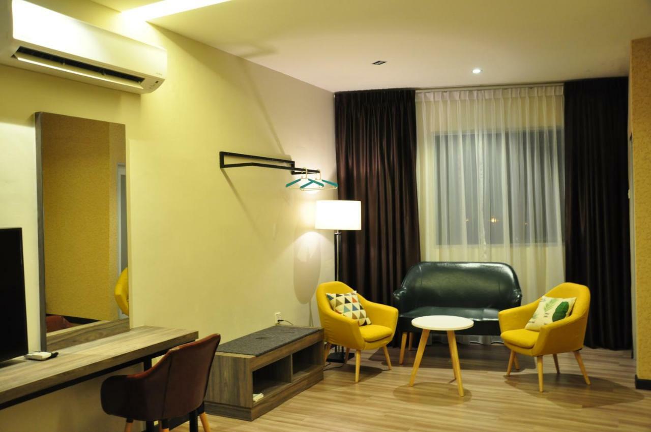 Frazel Inn Hotel Parit Buntar Exteriör bild