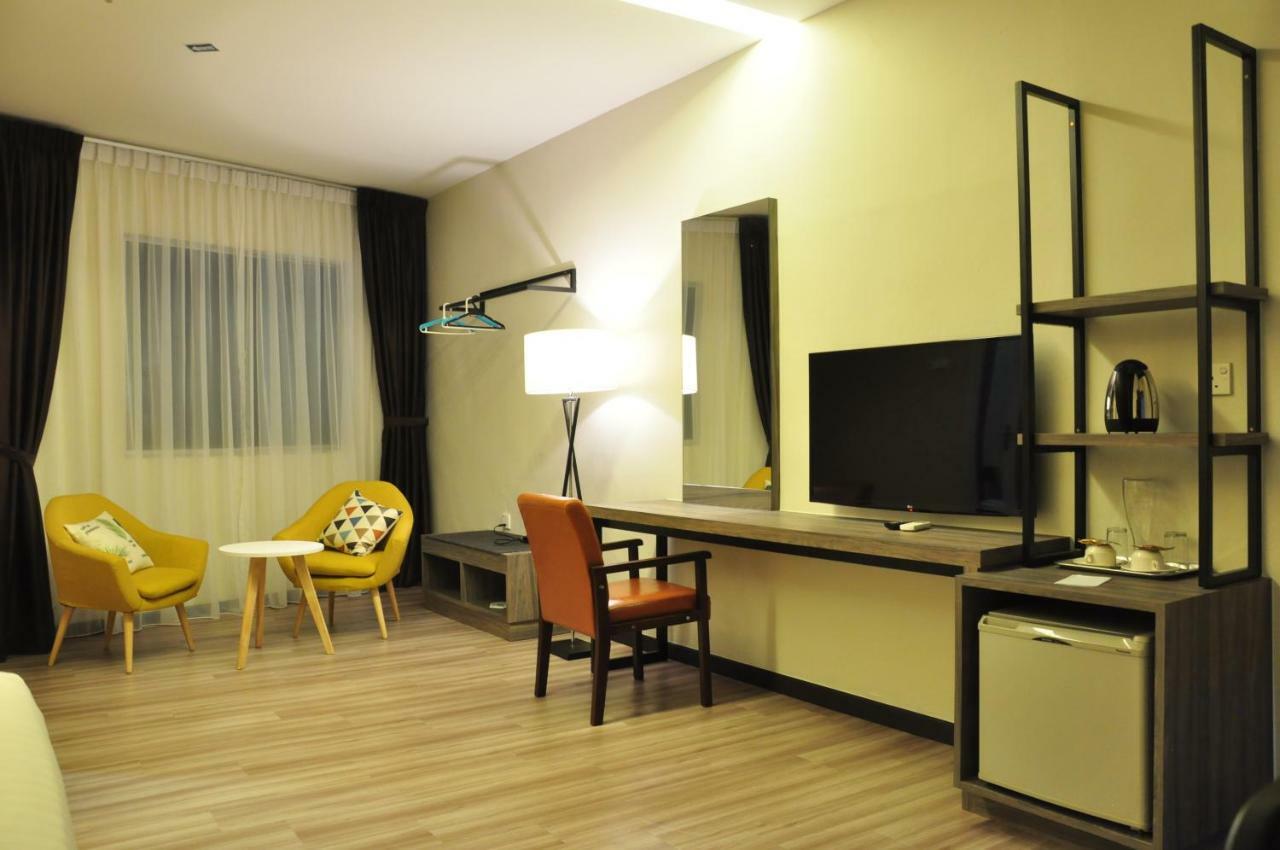 Frazel Inn Hotel Parit Buntar Exteriör bild