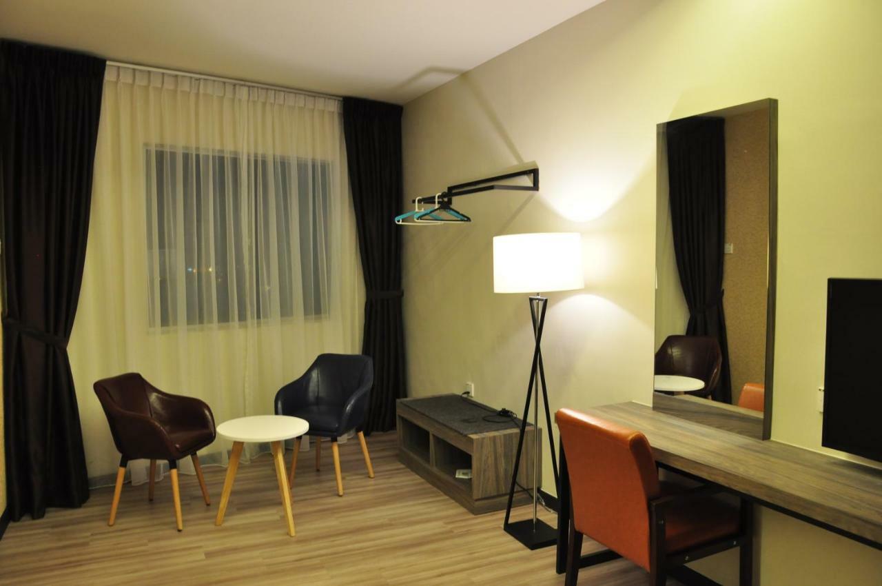 Frazel Inn Hotel Parit Buntar Exteriör bild