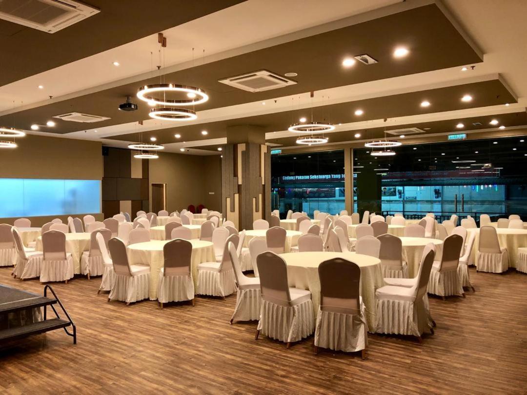 Frazel Inn Hotel Parit Buntar Exteriör bild