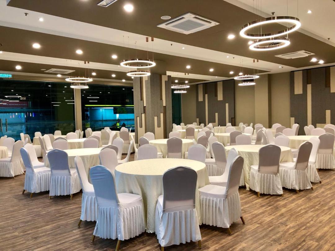 Frazel Inn Hotel Parit Buntar Exteriör bild